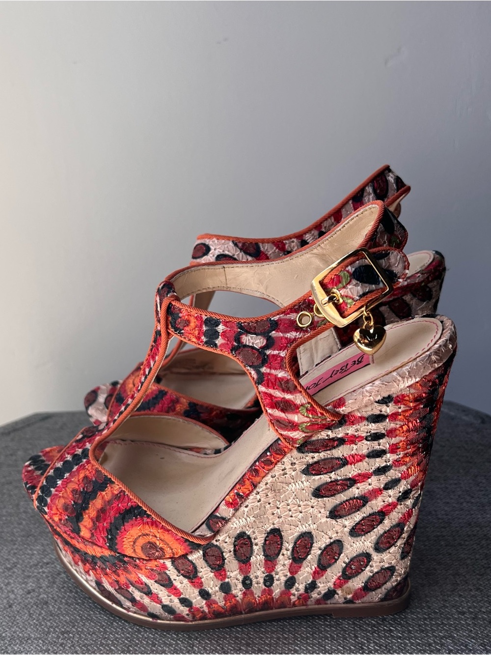 Betsey Johnson wedge Sandal sz 5.5-6